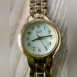 Pulsar ladies gold tone classic dress watch NEW BATTERY